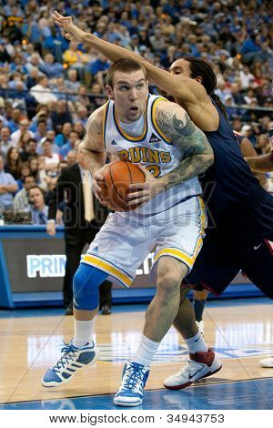 LOS ANGELES - FEB 26: UCLA Bruins vpřed Reeves Nelson #22 během NCAA basketbalový zápas mezi 