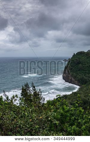 Kohala, Hawaii, Usa. - January 15, 2020: Portrait Of Coastline With White Surf Where Pololu Valley A