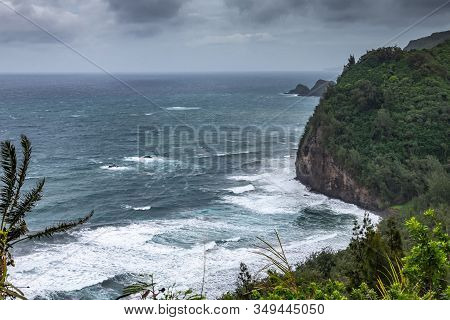 Kohala, Hawaii, Usa. - January 15, 2020: Landscape Of Coastline With White Surf Where Pololu Valley 