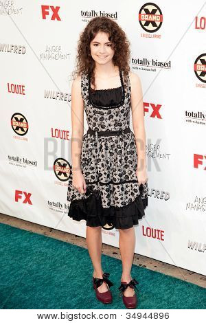 HOLLYWOOD, CA - 26 de junho: Katlin Mastrandrea chega na festa de comédias de Verão FX na atração no dia 26 de junho, 