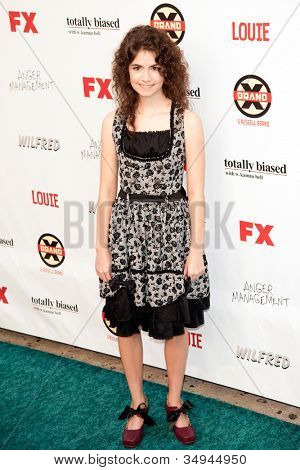 HOLLYWOOD, CA - 26 de junho: Katlin Mastrandrea chega na festa de comédias de Verão FX na atração no dia 26 de junho, 
