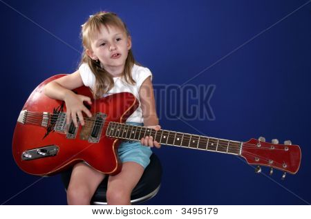 Little Mädchen und Gitarre