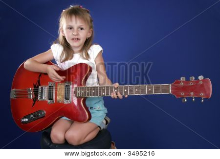 Little Mädchen und Gitarre
