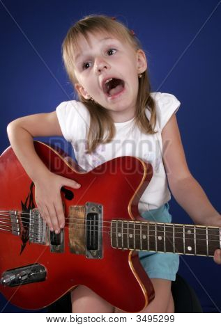 Little Mädchen und Gitarre