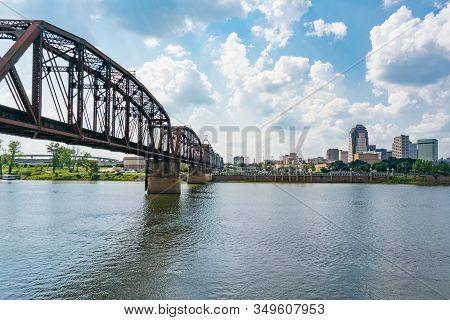 Shreveport, La - October 6, 2019: City Skyline Of Shreveport, Louisiana Along The Red River