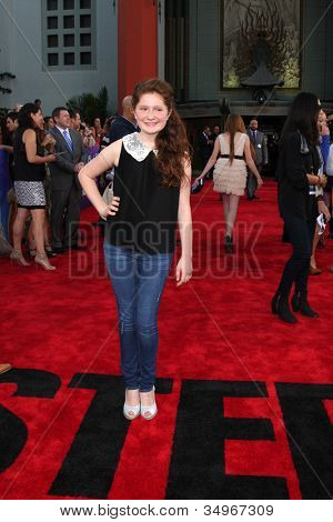 LOS ANGELES - JUL 17: Emma Kenney ankommer til 