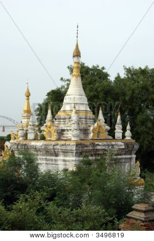 Pagoda en Maha Aungmye Bonzan