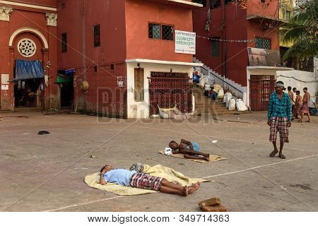 Kolkata, India - March 11, 2019: Indian Poor People Live Near River Hooghly Or Ganga At Mallick Ghat