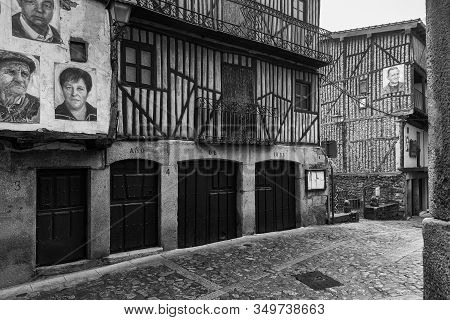 Monsarraz, Spain - February 8, 2020:  Typical Street In The Old Town Of Monsaraz. The Houses Have A 
