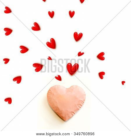 The Red Small Hearts Overflow Around The Pink Heart, And Fly Upwind.and Pink Background And Copy Spa