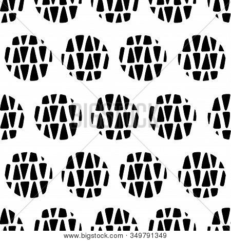 Modern Geometric Circle Seamless Texture In Black And White. Seamless Repeat Pattern, Perfect For Te