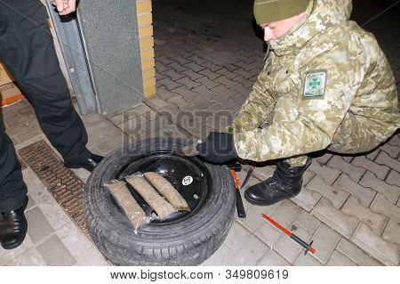 Smilnitsa, Ukraine - November 2016: A Soldier Of The Border Guard Service Of Ukraine Gets Smuggled A