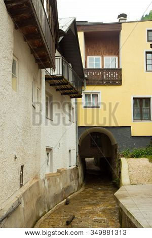 Hallstadt, July 2nd 2017: Old Houses Of Famous Alpine Village Hallstadt, Austria