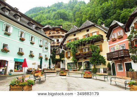 Hallstadt, July 2nd 2017: Old Houses Of Famous Alpine Village Hallstadt, Austria