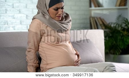 Pregnant Woman In Hijab Feeling Belly Pain, Risk Of Misbirth, Prenatal Care