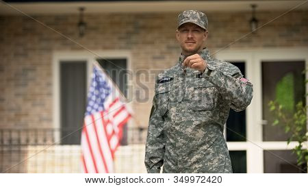 Usa Soldier Showing Keys From House, Mortgage Help From Veterans Organization