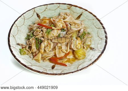Plato De Tallarines Con Marisco Y Verduras