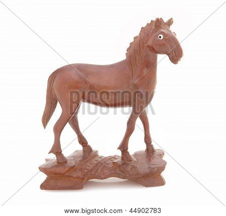 Antiga estátua de madeira de um cavalo