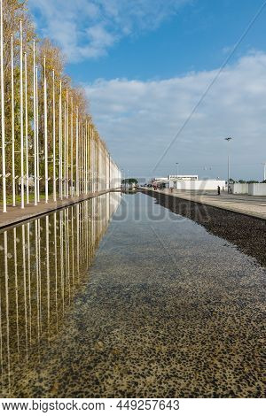 Lisbon, Portugal - 12 28 2018: Modern Buildings And An Artwork Exposition Of Fernando Conducto Refle
