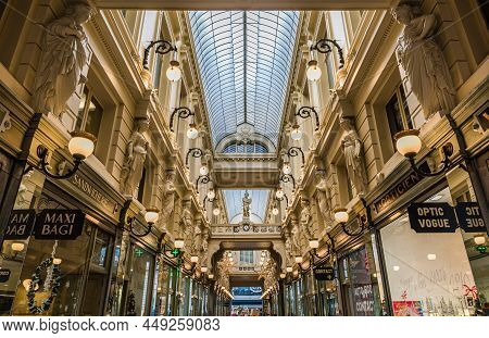 Brussels, Belgium - 12 18 2018: The Decorated Art And Shopping Mall Called Passage Du Nord In Eclect