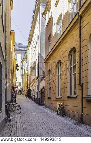 Stockholm, Sweden - July 06, 2017. Narrow Streets In Historic Part Of Town. Old Fashioned Buildings 