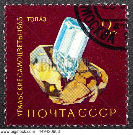 Russia - Circa 1963: Stamp Printed By Russia, Shows Precious Stones Of The Urals, Topaz.