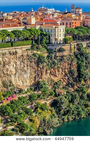 o rock da cidade do Principado de Mônaco e monte carlo no sul da França