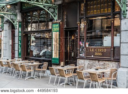 Brussels, Belgium - 01 18 2019: Decorated Facade And Terrace Of The Cafe And Restaurant Le Cirio In 