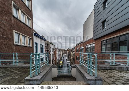 Schaerbeek, Brussels / Belgium - 03 15 2019: The Symmetric Diagonal Staircase Of The Dead End August