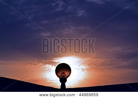 La bombilla al atardecer