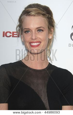 LOS ANGELES - 22 apr: Taylor Bagley มาที่พรีเมียร์