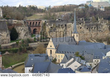 Neumunster Abbey, Bock Casemate Windows In Rock Face, Red Brick Bridge Schlassbreck In Luxembourg Gr