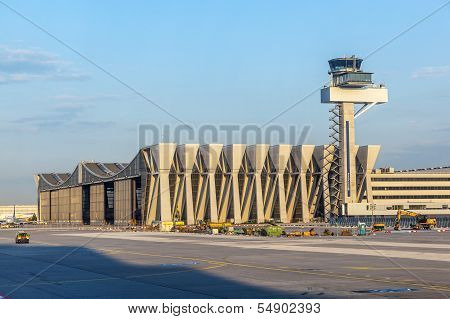 Big Aircraft Maintenance Hall