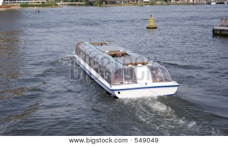 Canel båt