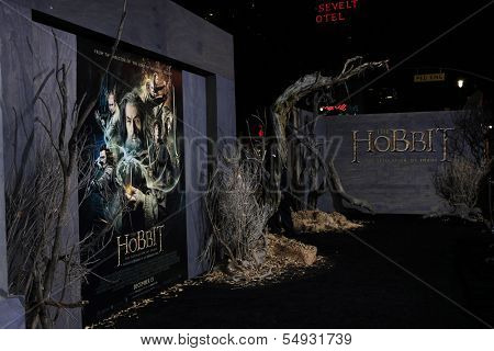 LOS ANGELES - DEC 2: Atmosphere, poster, display at the premiere of Warner Bros' 'The Hobbit: The Desolation of Smaug' at the Dolby Theater on December 2, 2013 in Los Angeles, CA