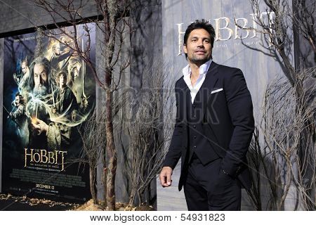 LOS ANGELES - DEC 2: Manu Bennett at the premiere of Warner Bros' 'The Hobbit: The Desolation of Smaug' at the Dolby Theater on December 2, 2013 in Los Angeles, CA