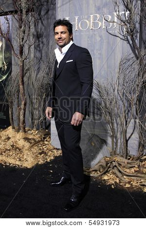 LOS ANGELES - DEC 2: Manu Bennett at the premiere of Warner Bros' 'The Hobbit: The Desolation of Smaug' at the Dolby Theater on December 2, 2013 in Los Angeles, CA