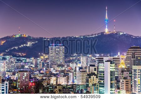Seoul, South Korea evening skyline.