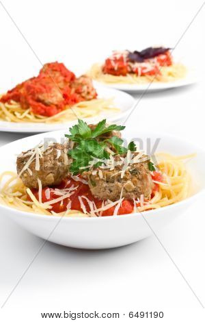 Spaghetti mit Frikadellen