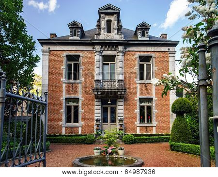 Beautiful House With Fountain In Dinant