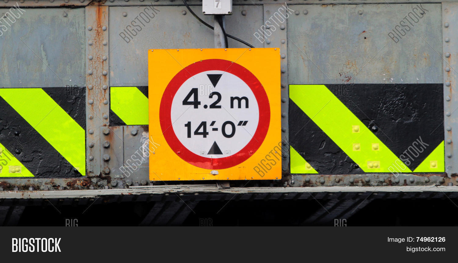 Small Height Sign Bridge Height Signs Image & Photo (Free Trial) | Bigstock