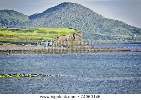 An image of a house at the coast in Ireland