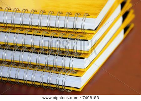 Stack notebook giallo