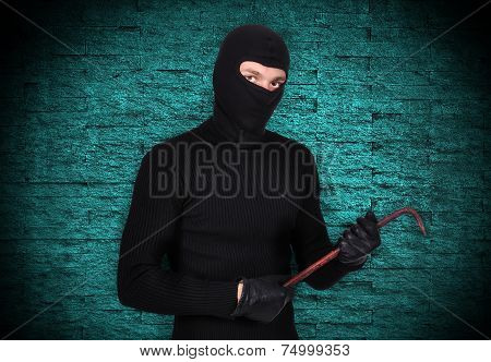 Mugger With Nail Puller
