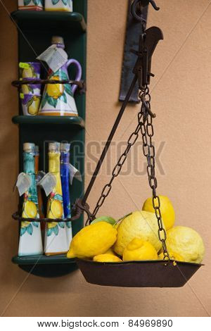 Lemons on a weighing scale at a market stall, Ravello, Amalfi Coast, Salerno, Campania, Italy