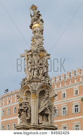 view Holy Trinity Column In Retz