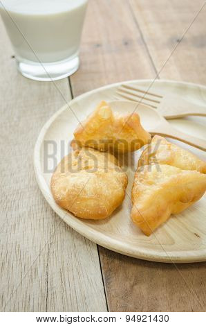 Deep-fried doughstick and soy milk