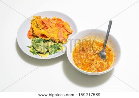 Climbing wattle and carrot omelette with chili (nam prik ong)