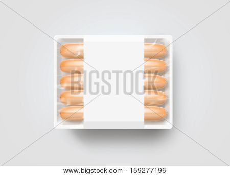 Sausages in blank white plastic disposable box mockup isolated 3d rendering. Snack packaging design mock up. Meat in polythene pouch template.