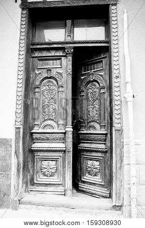 the architecture of the old wooden door with beautiful carvings